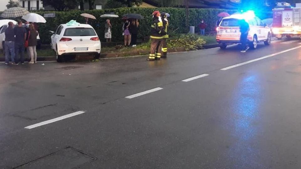 Scontro tra auto a Lomazzo Tre persone ferite Scontro tra auto a Lomazzo Tre persone ferite