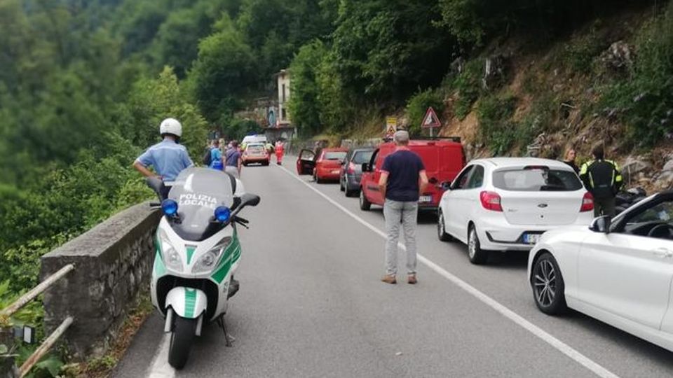 Brienno, gravissimo motociclista Regina riaperta a senso alternato Brienno, gravissimo motociclista Regina riaperta a senso alternato