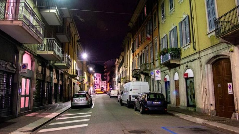 Como: cade dal primo piano Grave una giovane donna Como: cade dal primo piano Grave una giovane donna