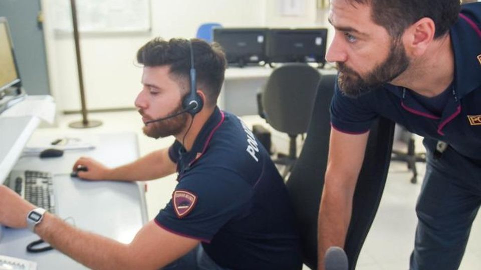«Nonna, aiutami: ho bisogno di soldi» Ma la telefonata è la solita truffa «Nonna, aiutami: ho bisogno di soldi» Ma la telefonata è la solita truffa