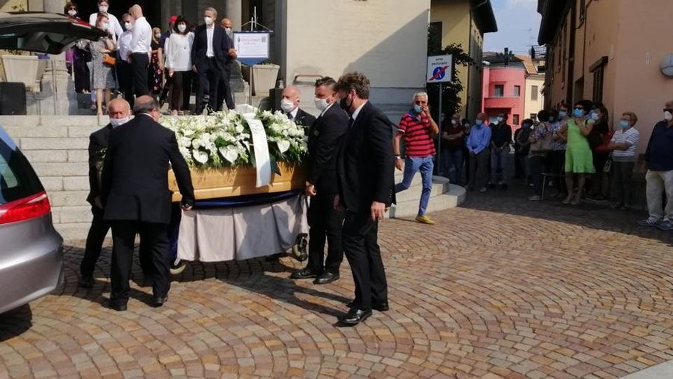 Novedrate, in tanti per l’addio alla maestra Mirella Cimnaghi Novedrate, in tanti per l’addio alla maestra Mirella Cimnaghi