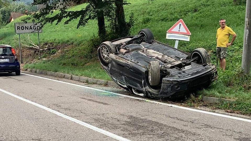 Si ribalta con l’auto Giovane in ospedale Si ribalta con l’auto Giovane in ospedale