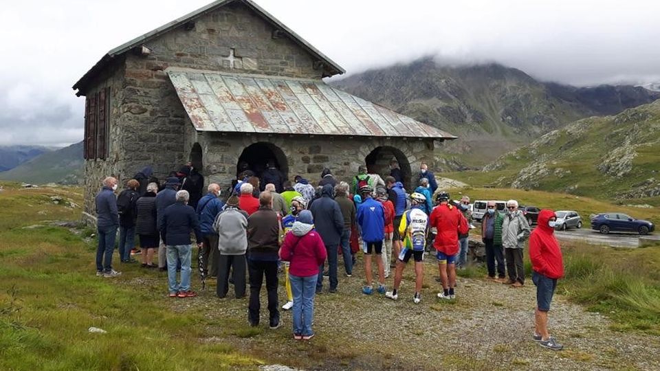 La messa dei canturini In cento al passo Gavia La messa dei canturini In cento al passo Gavia