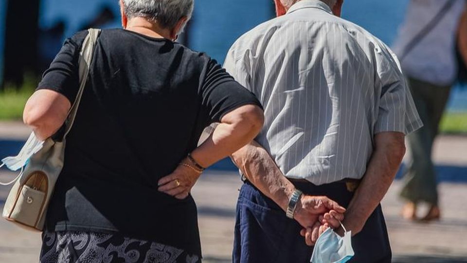 Tanti i comaschi in partenza Anziani soli, attenti alle truffe Tanti i comaschi in partenza Anziani soli, attenti alle truffe