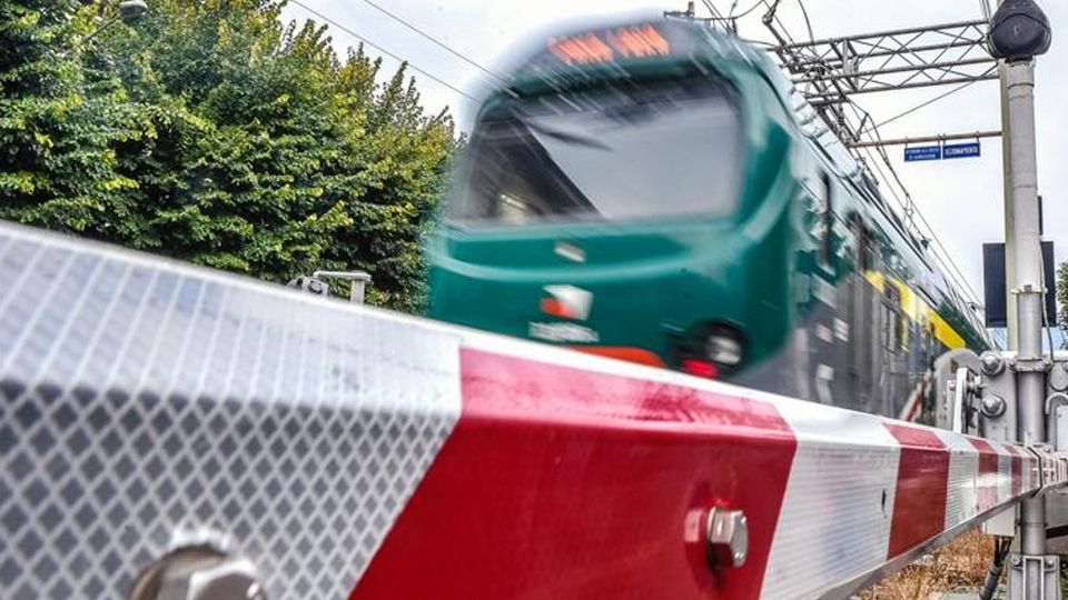 Sbarre giù, fermi per due ore e mezza Prepariamoci a impazzire nel traffico Sbarre giù, fermi per due ore e mezza Prepariamoci a impazzire nel traffico
