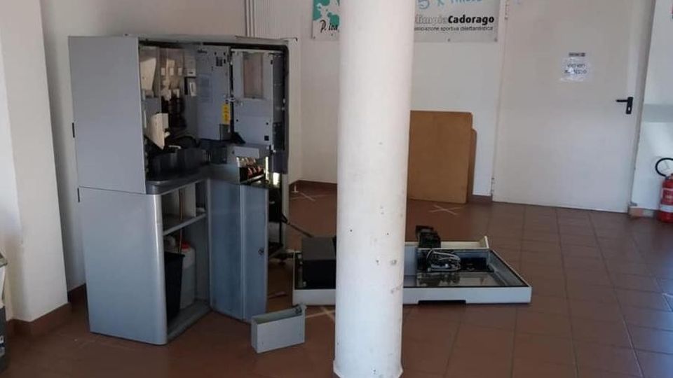 I ladri non danni tregua all’Olimpia Terza incursione nel giro di un anno I ladri non danni tregua all’Olimpia Terza incursione nel giro di un anno