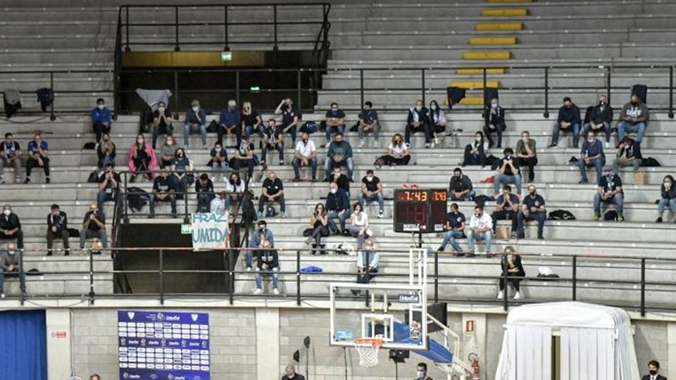Tiepida la risposta dei tifosi Non si tocca il tetto dei 700 Tiepida la risposta dei tifosi Non si tocca il tetto dei 700