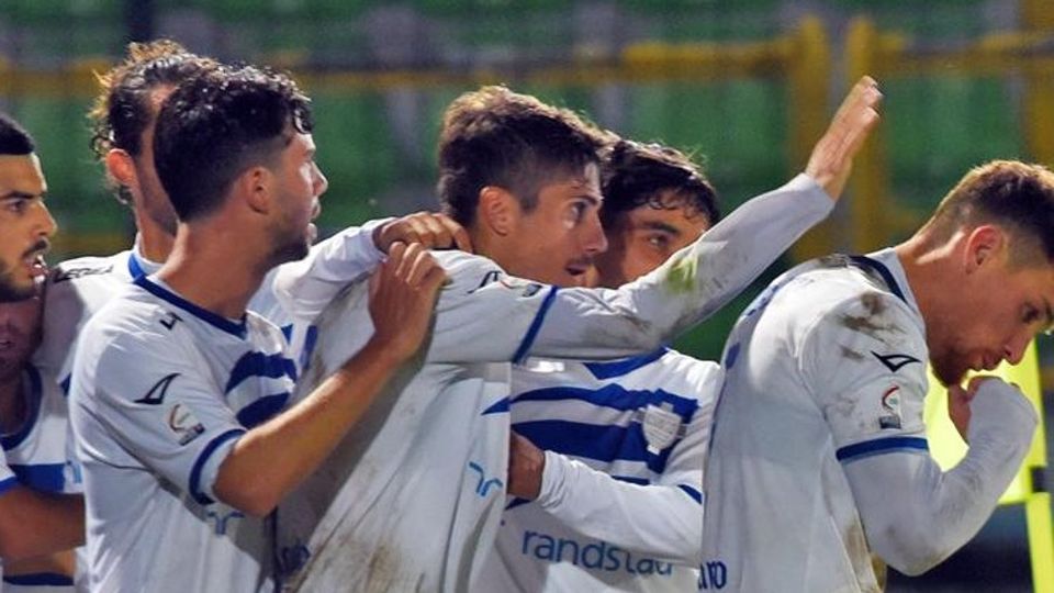 Como, chiusura con botti Due giocatori nuovi Como, chiusura con botti Due giocatori nuovi