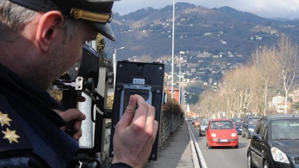 A Como velocità record Si corre come in autostrada A Como velocità record Si corre come in autostrada