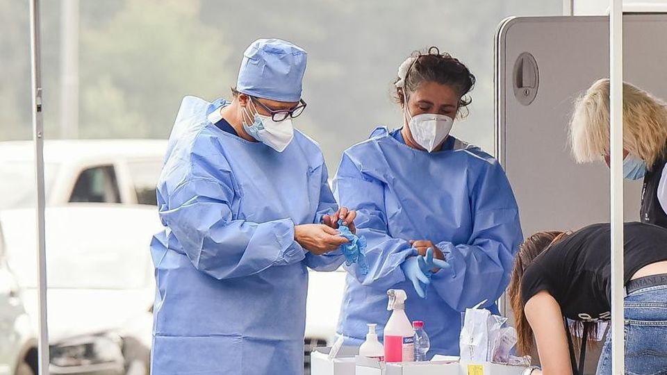 Como: scuole, in due giorni 500 tamponi. Nessuno sa l’esito Como: scuole, in due giorni 500 tamponi. Nessuno sa l’esito
