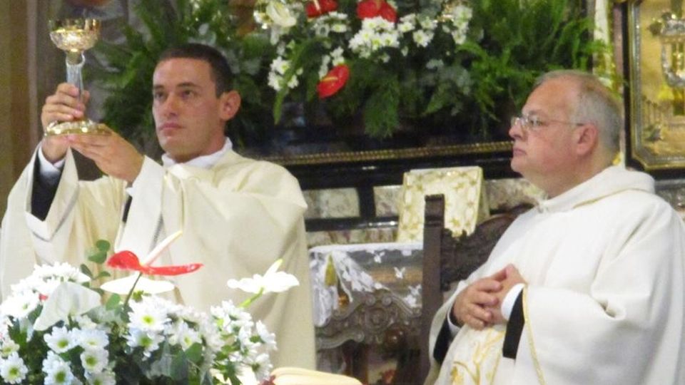 Parè, saluto a don Luca «Non perdere il tuo sorriso» Parè, saluto a don Luca «Non perdere il tuo sorriso»