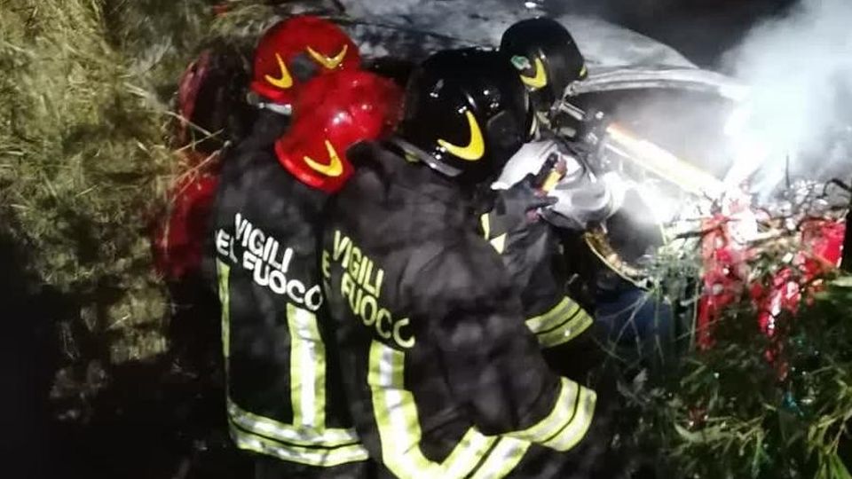Ragazza morta nell’auto in fiamme Anche il fidanzato non ce l’ha fatta: è deceduto nella notte Ragazza morta nell’auto in fiamme Anche il fidanzato non ce l’ha fatta: è deceduto nella notte