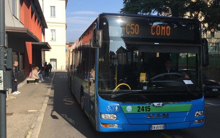 Bus che saltano e zone dimenticate Caos nel Canturino: «Così non va»