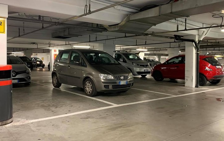 Erba, rubati 1500 euro al parcheggio Un altro furto nel giorno del mercato