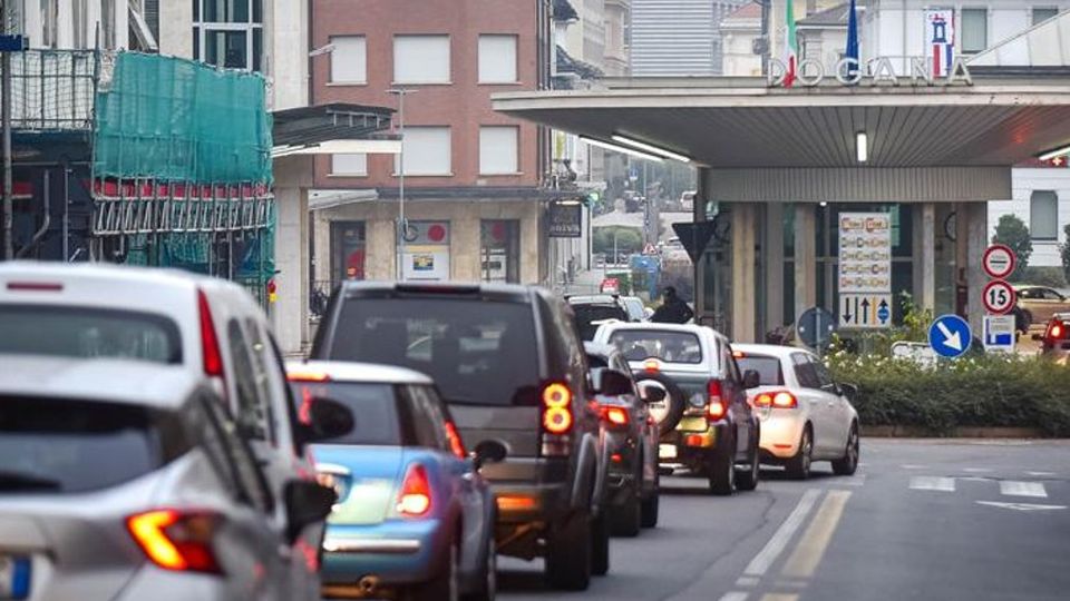 Dal Ticino a Como per lo shopping Annullate le multe Dal Ticino a Como per lo shopping Annullate le multe