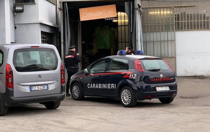 Erba, ferito alla mano dalla pressa Giovane soccorso con l’elicottero