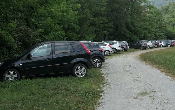 Riserva di Montorfano «Stop alle auto da primavera»