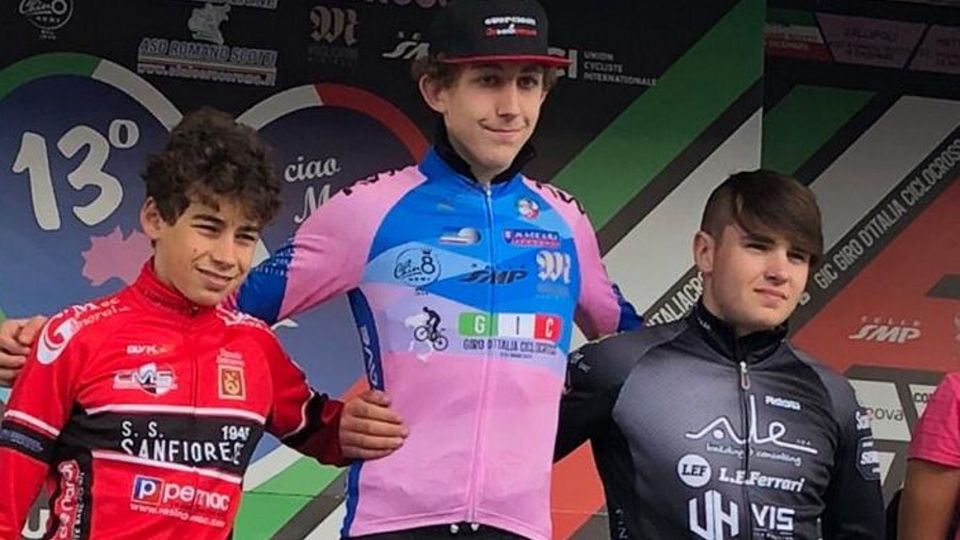 Travella in maglia rosa al Giro d’Italia ciclocross Travella in maglia rosa al Giro d’Italia ciclocross