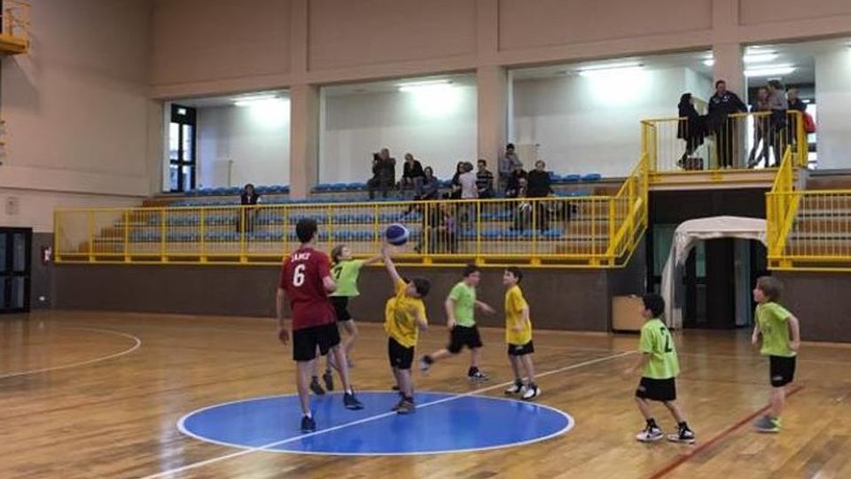 Via Giulini, stallo sulla palestra «Non andremo a giocare altrove» Via Giulini, stallo sulla palestra «Non andremo a giocare altrove»