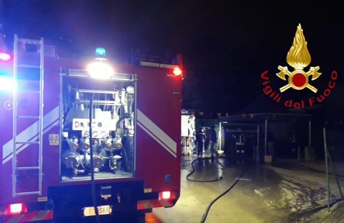 Un’altra immagine dell’intervento all'autolavaggio di via Matteotti