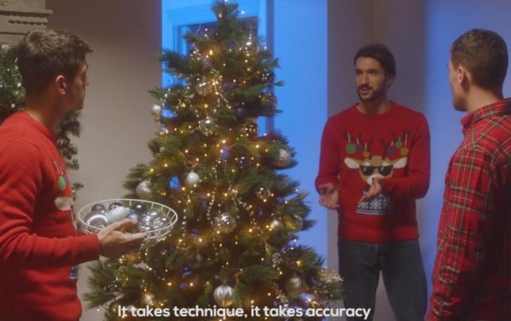 Attori per un giorno: il Como fa gol nel video di Natale