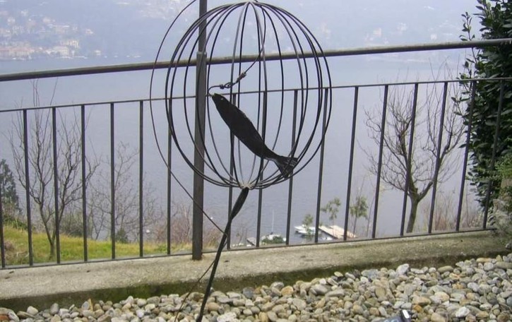 Moltrasio, rubata l’installazione L’aveva donata il fabbro morto