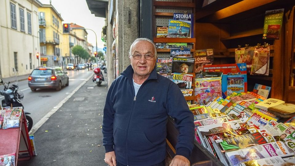 Via Dante, l’edicola dice addio Giornale a casa per gli abbonati Via Dante, l’edicola dice addio Giornale a casa per gli abbonati