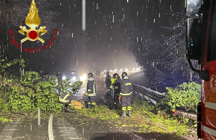 I vigili del fuoco intervenuti a Cantù