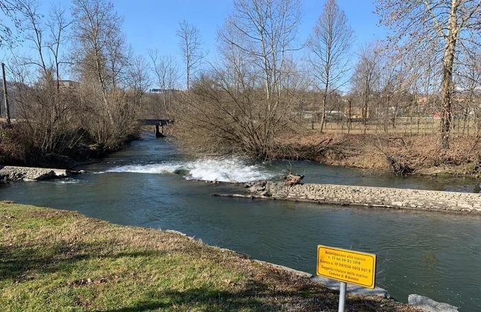 Lo sbarramento-diga che ha ceduto in località Carpanea