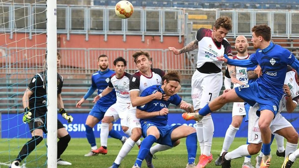 Como, adesso è ufficiale Il calendario si allunga Como, adesso è ufficiale Il calendario si allunga