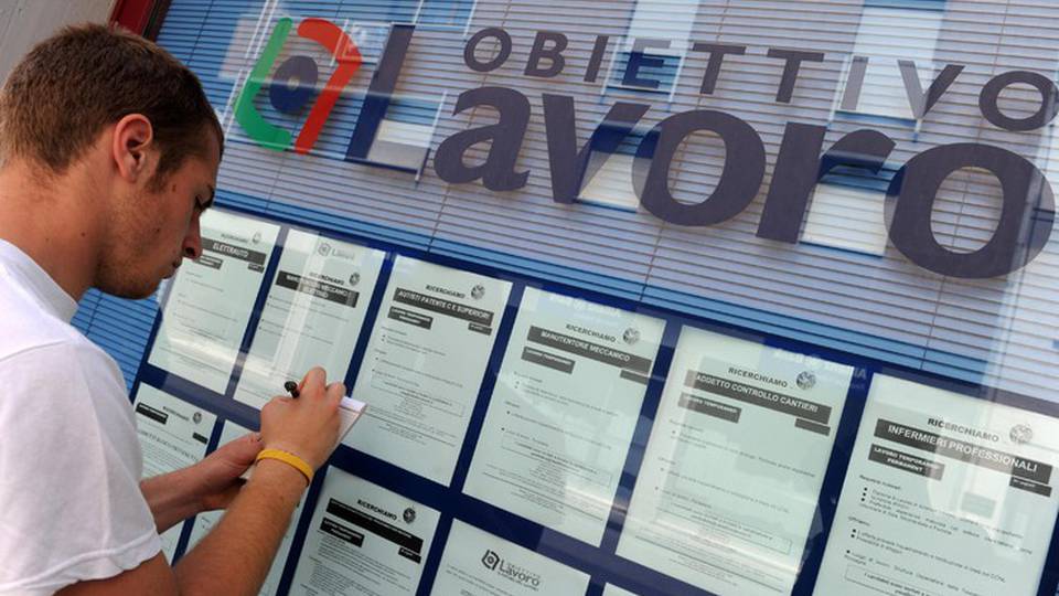 Eurostat, tasso di occupazione in Italia 2020 peggiore dopo Grecia Eurostat, tasso di occupazione in Italia 2020 peggiore dopo Grecia
