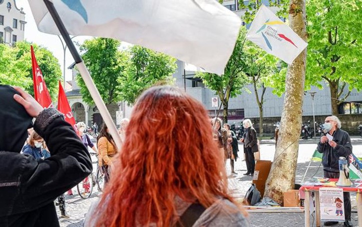 Processo agli skinheads di nuovo rinviato La sinistra comasca scende in piazza