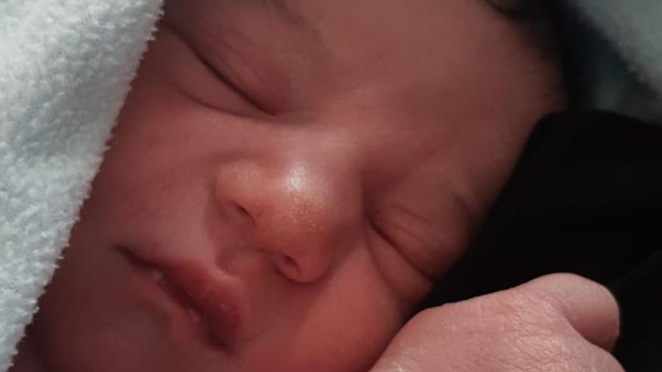 Casnate, Viola ha fretta Il papà la fa nascere in casa Casnate, Viola ha fretta Il papà la fa nascere in casa