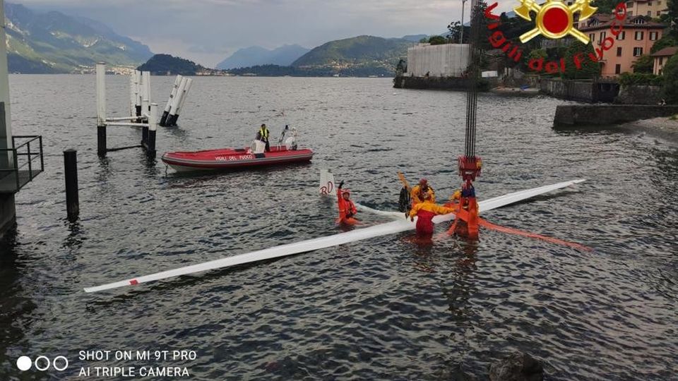 Aliante finisce nel lago Pilota soccorso a Menaggio Aliante finisce nel lago Pilota soccorso a Menaggio
