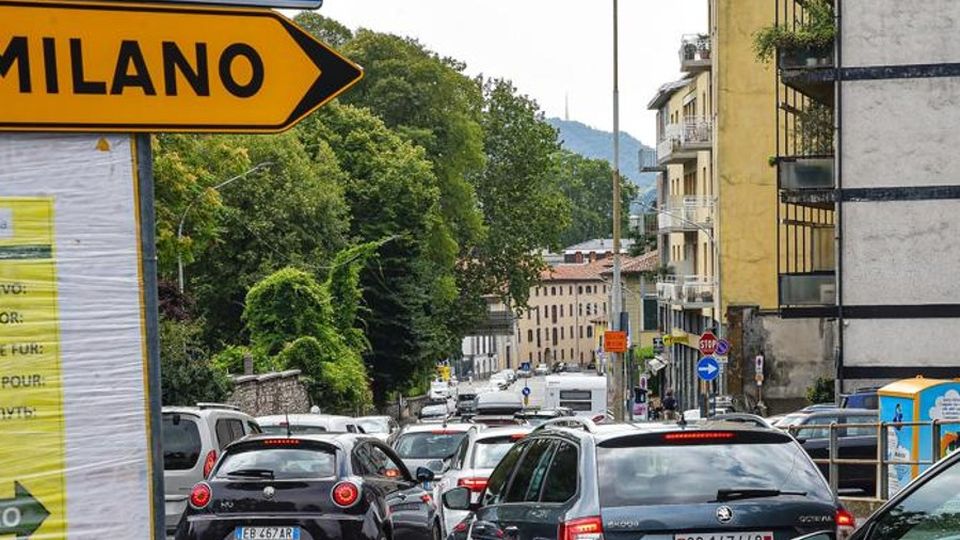 Assedio dei tir, oggi l’ultimo giorno Da domani stop alle deviazioni Assedio dei tir, oggi l’ultimo giorno Da domani stop alle deviazioni