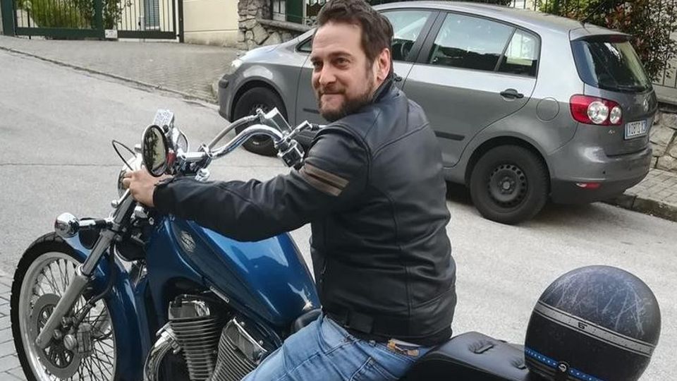 Addio all’imbianchino di Lambrugo Commozione a Pescate per il funerale Addio all’imbianchino di Lambrugo Commozione a Pescate per il funerale
