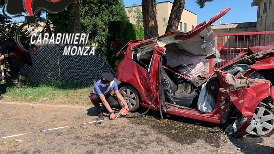 Con l’auto contro un muro Muore uomo di Cermenate Con l’auto contro un muro Muore uomo di Cermenate