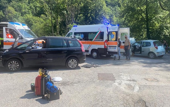 Frontale a Lasnigo Due persone ferite