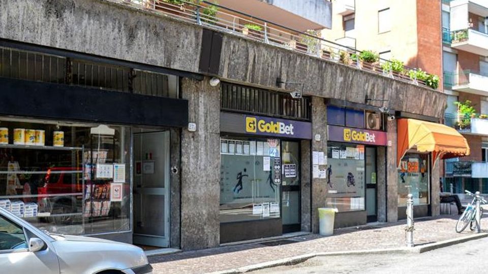 Multato per il Green pass Picchia i vigili: arrestato Multato per il Green pass Picchia i vigili: arrestato