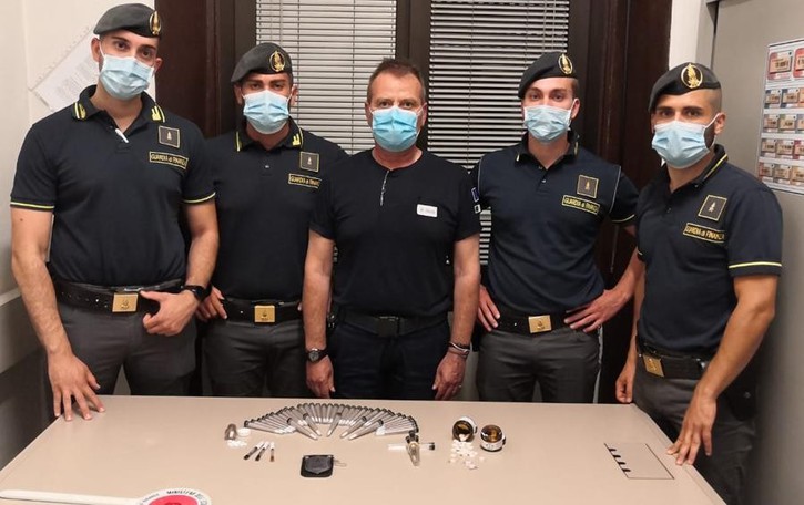 Valsolda, spinelli e anfetamine nello zaino Olandese intercettato al valico di Oria