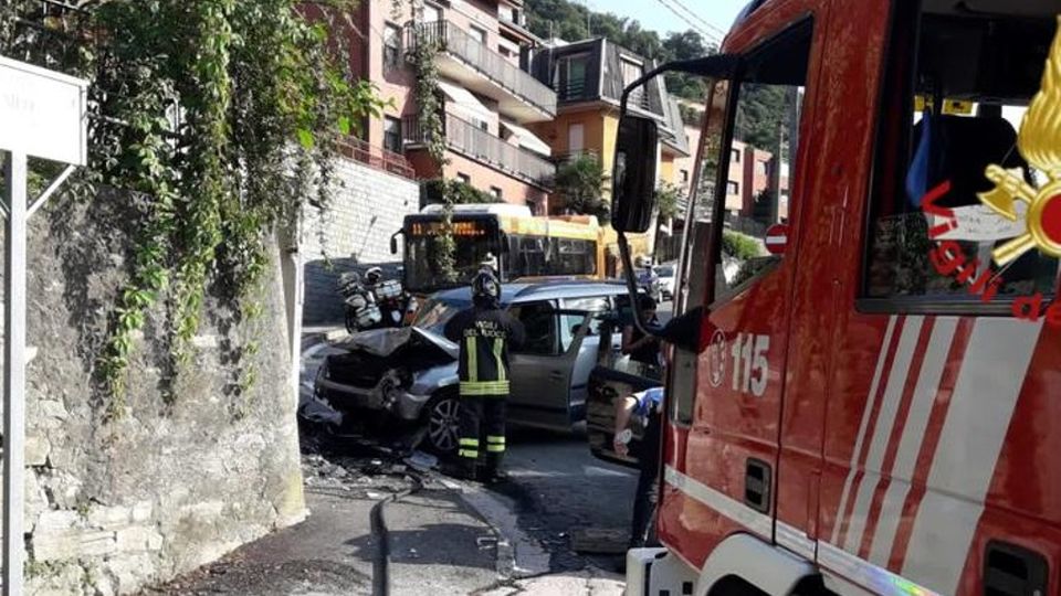 Via Madruzza chiusa per incidente Automobilista grave al Sant’Anna Via Madruzza chiusa per incidente Automobilista grave al Sant’Anna