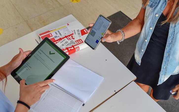Vaccinato, ma il Green pass non va A Cantù il caso di un altro docente