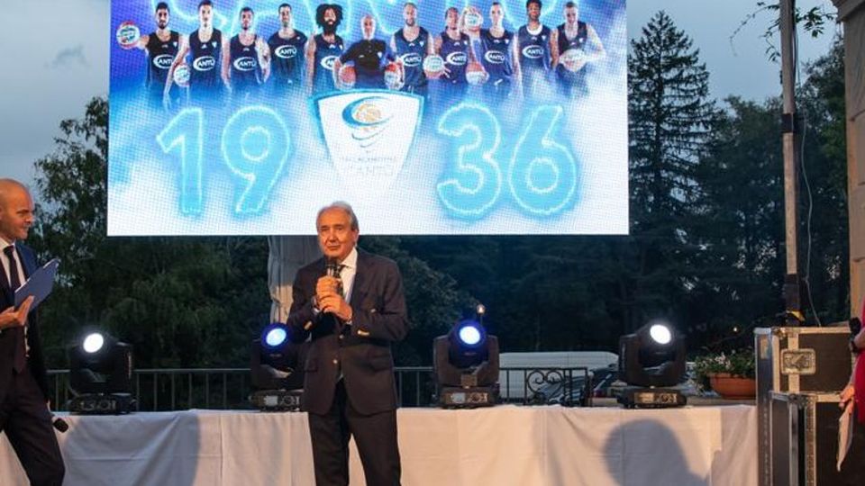Cantù e gli sponsor «Obiettivo vincere» Cantù e gli sponsor «Obiettivo vincere»