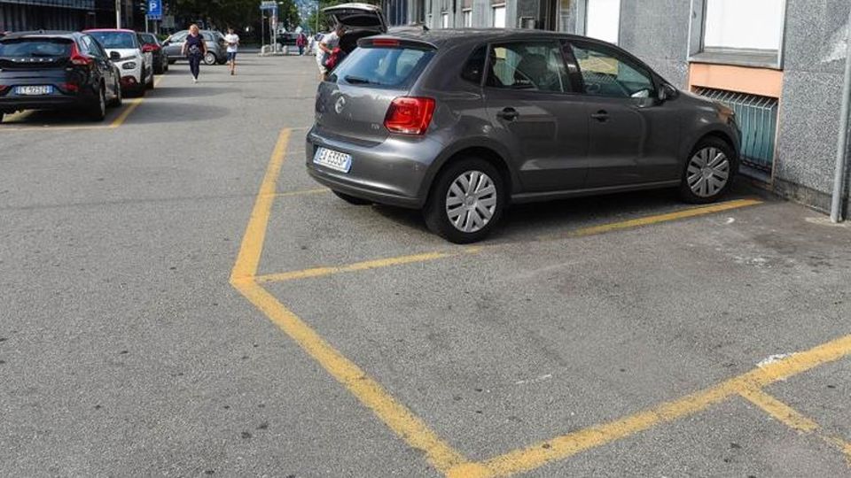 Parcheggi (gialli e blu) per i residenti le domande superano ancora le offerte Parcheggi (gialli e blu) per i residenti le domande superano ancora le offerte