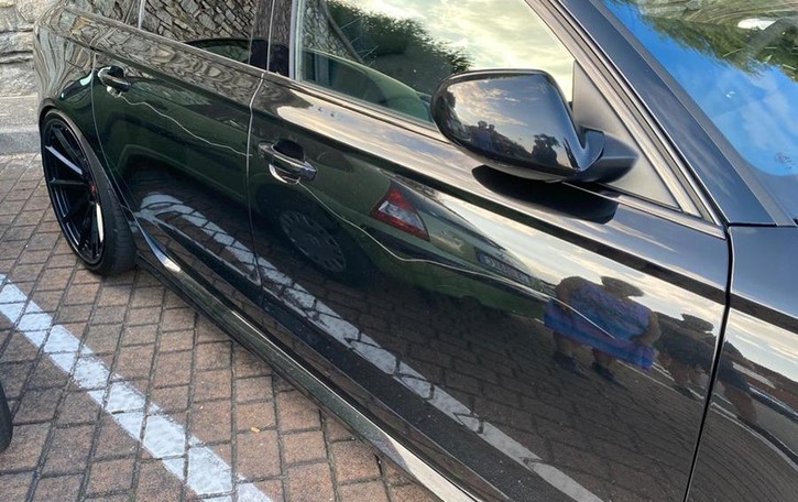 Vercana, 15 auto danneggiate In azione vandalo con punteruolo