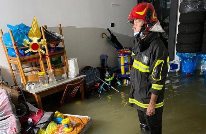 A Cadorago, Bregnano e Lomazzo allagamenti maltempo con cinque interventi dei vigili del fuoco