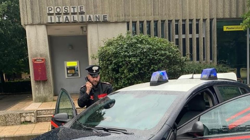 Evade dagli arresti domiciliari e rapina le Poste a Vighizzolo Evade dagli arresti domiciliari e rapina le Poste a Vighizzolo