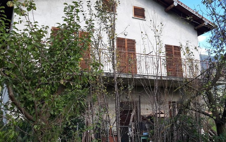 Gravedona, rapinati a 90 anni «Buttati a terra con un panno in bocca»