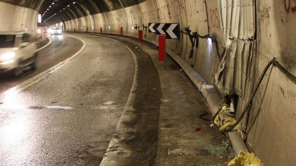 San Siro, incidente nella galleria Traffico bloccato San Siro, incidente nella galleria Traffico bloccato