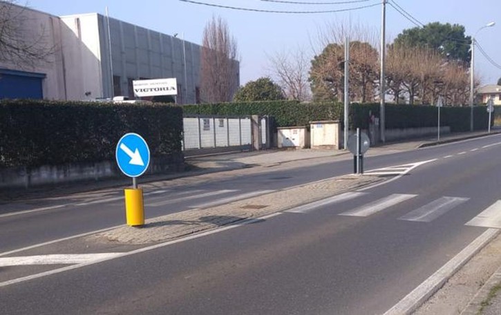 Investe ciclista con l’auto e poi scappa: identificato